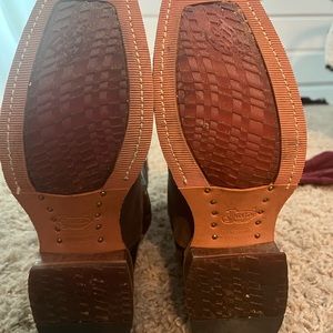 Justin size 9 boots, only worn a handful of times, not my size